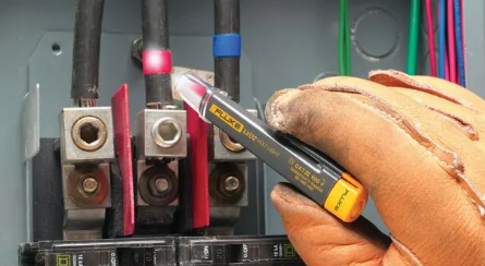 LVD2  |    Detector de voltaje con linterna Fluke