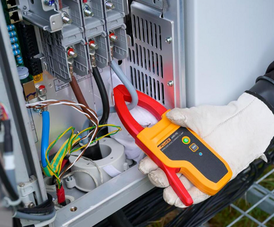 Fluke 283 FC |  Multimetro digital solar CAT III 1500V y pinza amperimetrica